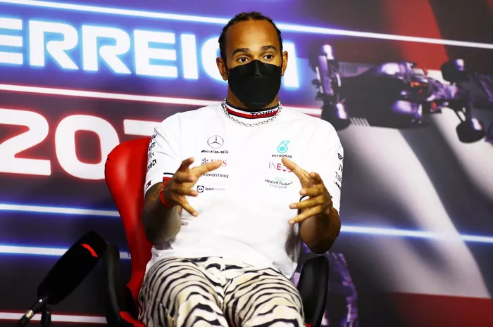 Lewis Hamilton, Mercedes durante la conferencia de prensa