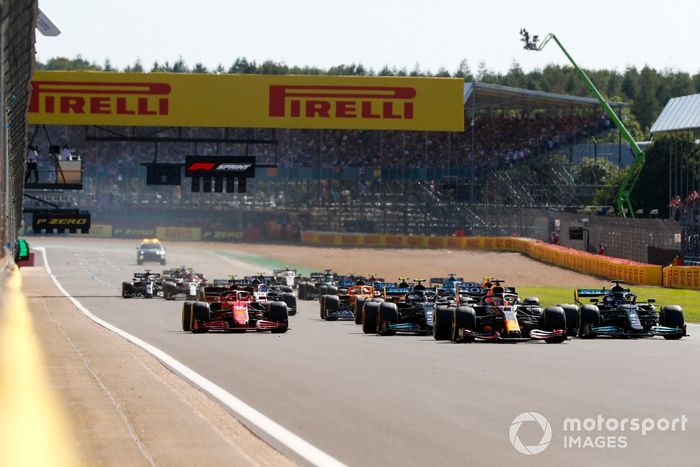 Inicio de la carrera Sprint Max Verstappen, Red Bull Racing RB16B, Lewis Hamilton, Mercedes W12, Valtteri Bottas, Mercedes W12, Charles Leclerc, Ferrari SF21