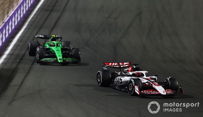 Esteban Ocon, Haas F1 Team, Gabriel Bortoleto, Sauber