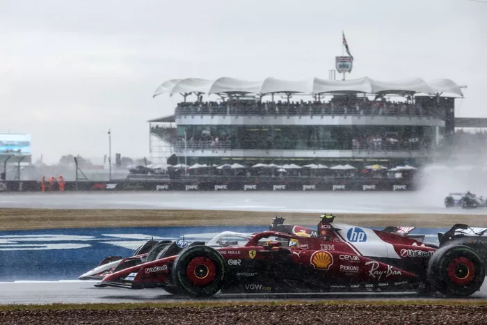 Lewis Hamilton, Ferrari, Esteban Ocon, Haas F1 Team