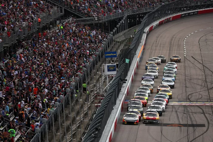 William Byron, Hendrick Motorsports Chevrolet, Joey Logano, Team Penske Ford