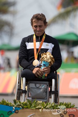 Podium: Winner Alex Zanardi with Stuart Tripp and Oscar Sanchez
