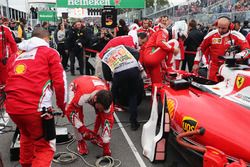 Sebastian Vettel, Ferrari SF16-H on the grid