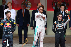 Podio: ganador de la carrera Lewis Hamilton, Mercedes AMG F1, segundo lugar Daniel Ricciardo, Red Bu