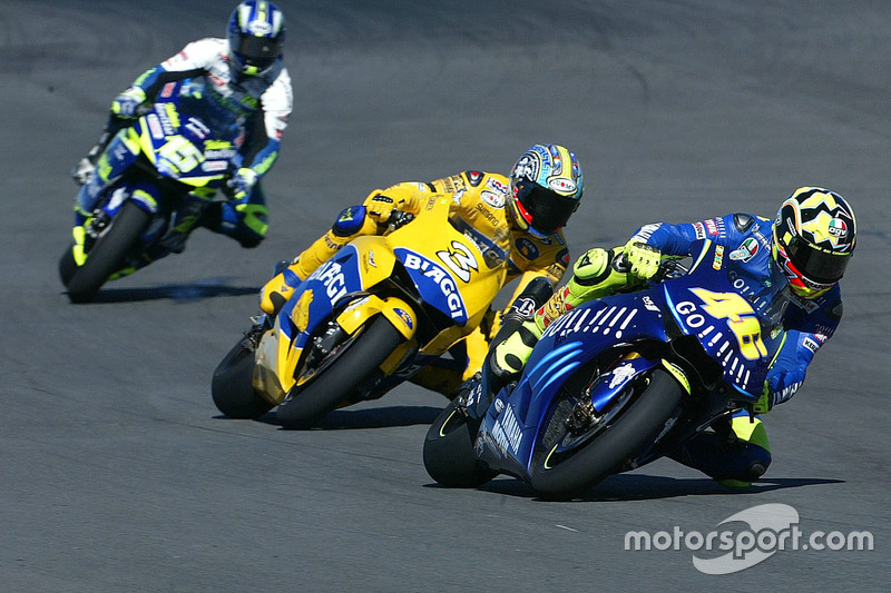 Bienvenido 2004: Victoria en el primer arranque para Yamaha