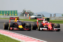 Max Verstappen, Red Bull Racing RB12, Kimi Raikkonen, Ferrari SF16-H