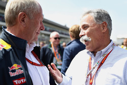 Чейз Кэри, председатель Formula One Group, и спортивный консультант Red Bull доктор Хельмут Марко