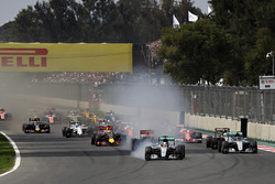 Lewis Hamilton, Mercedes AMG F1 W07 Hybrid, Max Verstappen, Red Bull Racing RB12 y Nico Rosberg, Me