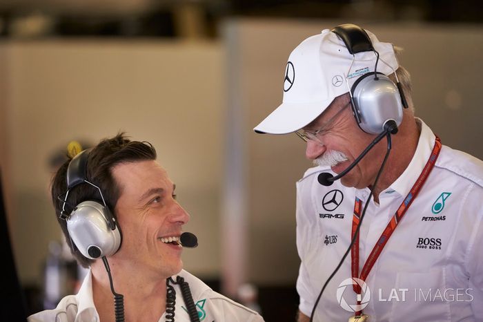 Toto Wolff, Director Ejecutivo de Mercedes AMG F1, Dr. Dieter Zetsche, CEO de Mercedes Benz