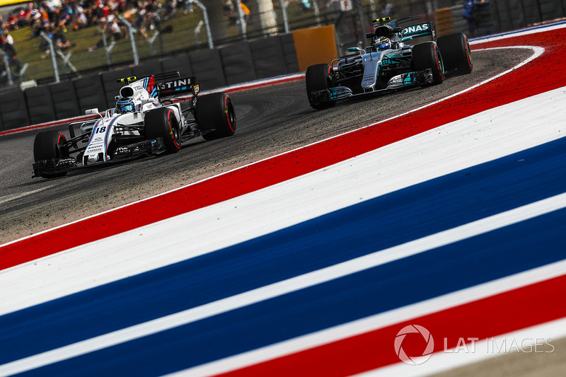 Lance Stroll, Williams FW40 dan Valtteri Bottas, Mercedes-Benz F1 W08