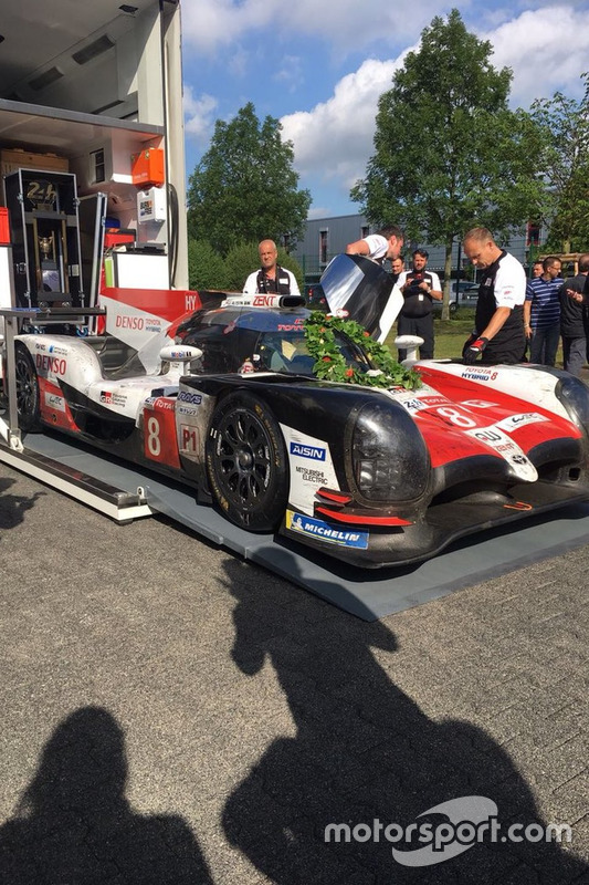 Автомобиль Toyota TS050 Hybrid (№8) команды Toyota Gazoo Racing: экипаж Себастьена Буэми, Казуки Накаджимы и Фернандо Алонсо