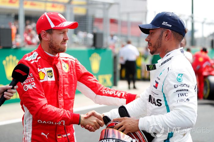 Sebastian Vettel, Ferrari, felicita a Lewis Hamilton, Mercedes AMG F1, tras la clasificación