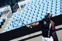 Sergio Perez, Force India joue au tennis