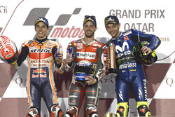 Podium : le deuxième Marc Marquez, Repsol Honda Team, le vainqueur Andrea Dovizioso, Ducati Team, le troisième Valentino Rossi, Yamaha Factory Racing