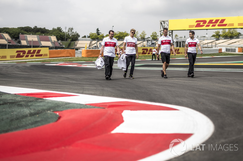 Marcus Ericsson, Sauber, cammina lungo il circuito