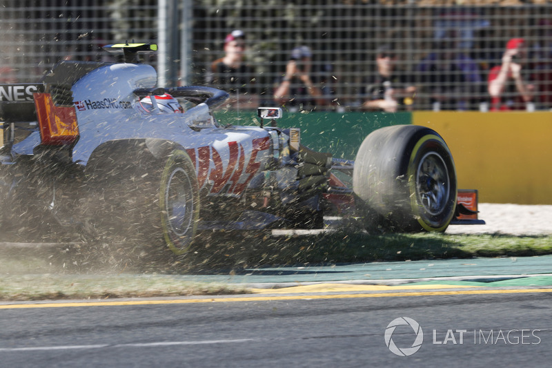 Kevin Magnussen, Haas F1 Team VF-18 Ferrari, runs off the track