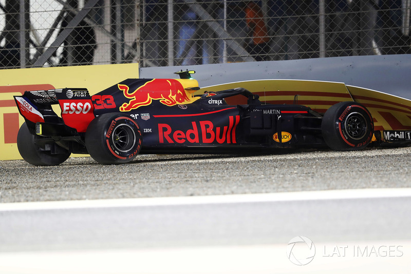 Max Verstappen, Red Bull Racing RB14 Tag Heuer, crashes in qualifying