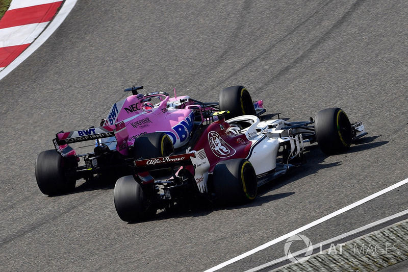 Charles Leclerc, Sauber C37 ve Sergio Perez, Force India VJM11