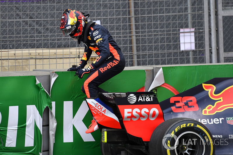 Max Verstappen, Red Bull Racing RB14 kecelakaan