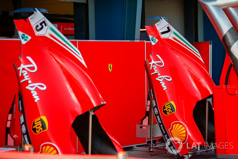 Les capots moteur des voitures de Sebastian Vettel, Ferrari et Kimi Raikkonen, Ferrari