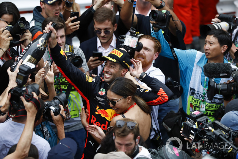 Il vincitore della gara Daniel Ricciardo, Red Bull Racing