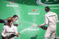 Podium: racewinnaar Lewis Hamilton, Mercedes AMG F1, tweede plaats Nico Rosberg, Mercedes AMG F1
