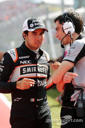 Sergio Perez, Sahara Force India F1 with Tim Wright, Sahara Force India F1 Team Race Engineer on the grid