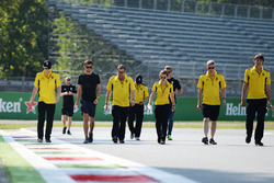 Trackwalk: Jolyon Palmer, Renault Sport F1 Team