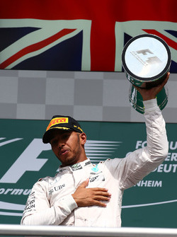 Podium: winnaar Lewis Hamilton, Mercedes AMG F1