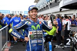 Tercero, Valentino Rossi, Yamaha Factory Racing en parc ferme