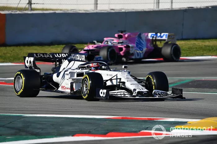 Pierre Gasly, AlphaTauri AT01 y Sergio Perez, Racing Point RP20 