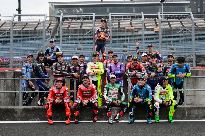 Foto de grupo de los pilotos de MotoGP