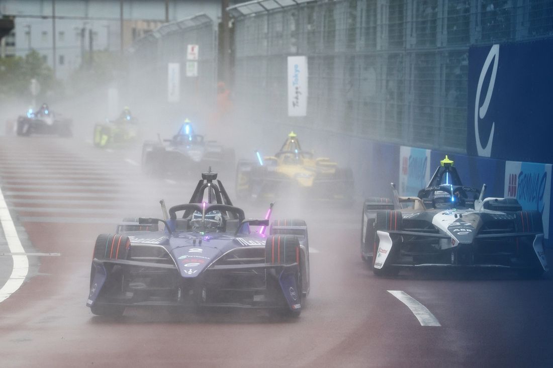 Stoffel Vandoorne, Maserati MSG Racing, Nick Cassidy, Jaguar TCS Racing