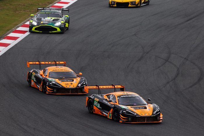 #95 United Autosports Mclaren 720S LMGT3 Evo: Darren Leung, Sean Gelael, Marino Sato, #59 United Autosports Mclaren 720S LMGT3 Evo: James Cottingham, Sebastien Baud, Gregoire Saucy
