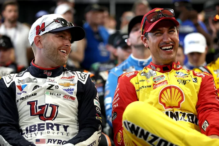 William Byron, Hendrick Motorsports Chevrolet, Joey Logano, Team Penske Ford