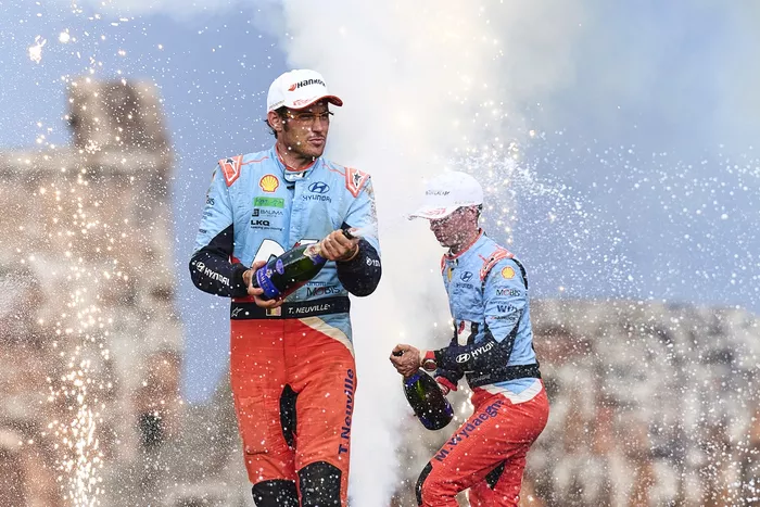 Podium: third place Thierry Neuville, Martijn Wydaeghe, Hyundai World Rally Team Hyundai i20 N Rally1