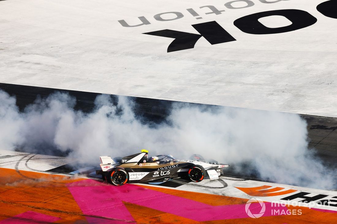 Nick Cassidy, Jaguar TCS Racing