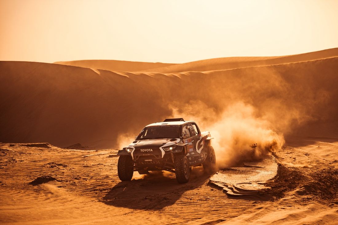 #206 Toyota Gazoo Racing Toyota: Giniel De Villiers, Dirk Von Zitzewitz