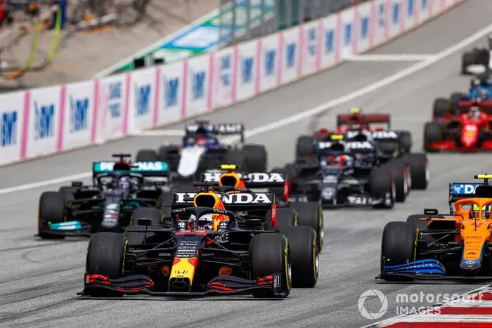 Max Verstappen, Red Bull Racing RB16B , Lando Norris, McLaren MCL35M, Sergio Pérez, Red Bull Racing RB16B, Lewis Hamilton, Mercedes W12