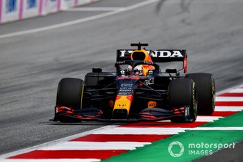 Verstappen az élen Ricciardo előtt a stájer FP2-n, Bottas a bokszutcában pörgött meg