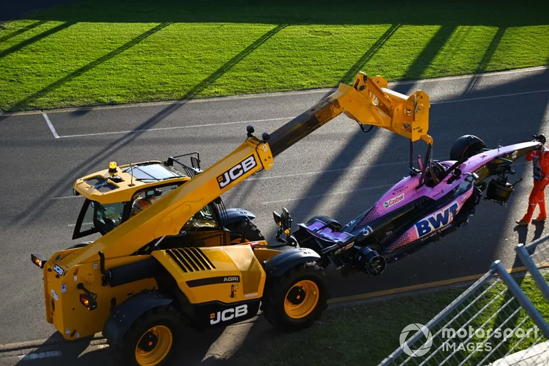 I commissari rimuovono l'auto danneggiata di Esteban Ocon, Alpine A523