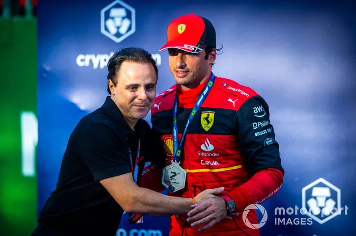 Carlos Sainz, Ferrari, 2° posizione, con Felipe Massa  dopo la gara sprint