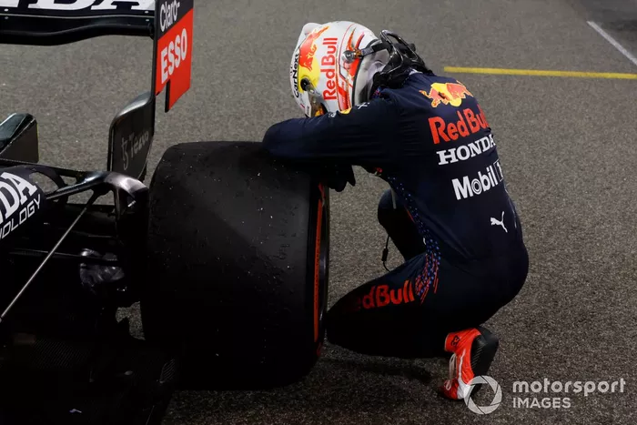 Max Verstappen, Red Bull Racing, 1ª posición, llega al Parc Ferme tras asegurarse el campeonato de pilotos 2021