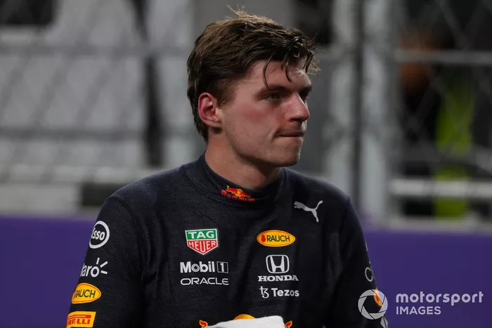 Max Verstappen, de Red Bull Racing, en el Parc Ferme después de chocar al final de la Q3