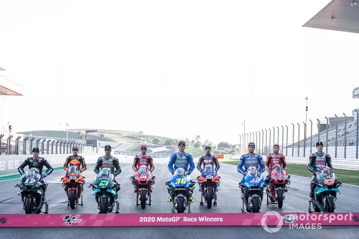 Los nueve ganadores de 2020: Maverick Vinales, Yamaha Factory Racing, Brad Binder, Red Bull KTM Factory Racing, Franco Morbidelli, Petronas Yamaha SRT, Andrea Dovizioso, Ducati Team, Joan Mir, Team Suzuki MotoGP, Miguel Oliveira, Red Bull KTM Tech 3, Alex Rins, Team Suzuki MotoGP, Danilo Petrucci, Ducati Team, Fabio Quartararo, Petronas Yamaha SRT