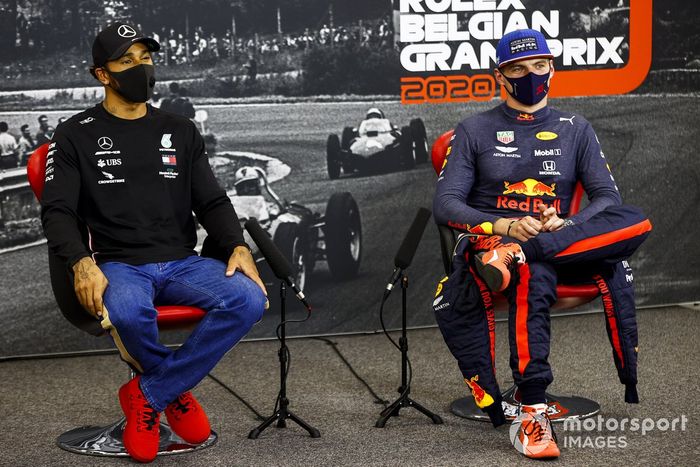 Ganador de la poe Lewis Hamilton, Mercedes-AMG F1, Max Verstappen, Red Bull Racing, en la conferencia de prensa