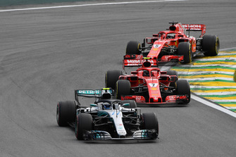 Valtteri Bottas, Mercedes-AMG F1 W09 leads Kimi Raikkonen, Ferrari SF71H and Sebastian Vettel, Ferrari SF71H