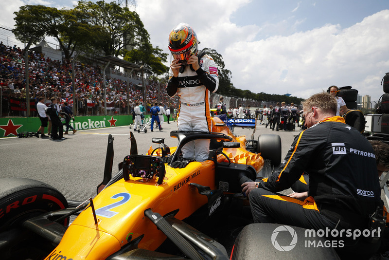 Stoffel Vandoorne, McLaren, in griglia di partenza