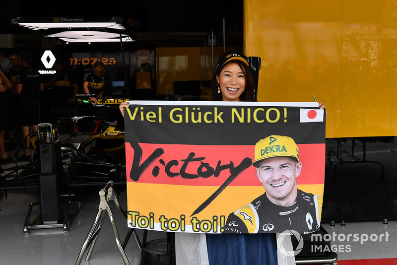 Nico Hulkenberg, Renault Sport F1 Team fan and banner