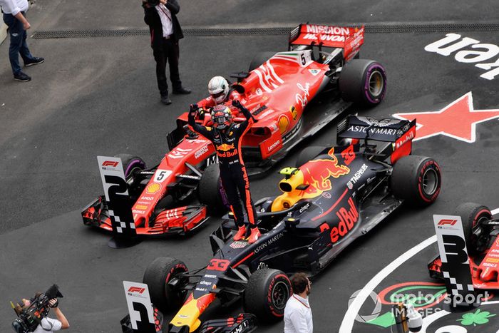 Max Verstappen, Red Bull Racing RB14 celebra en Parc Ferme 